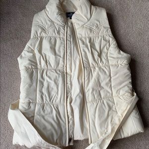Puffer vest with tie